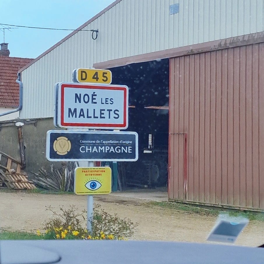 A picture of the entrance to the winery in Noe les Mallets